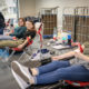 Schülerinnen bei der Blutspende in der CHS